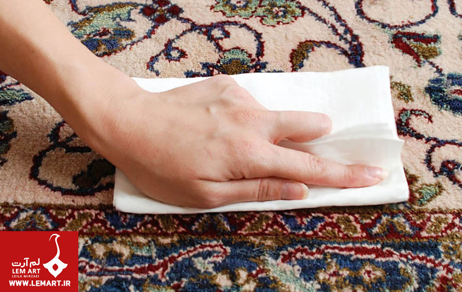 گرفتن پرز فرش با دستمال